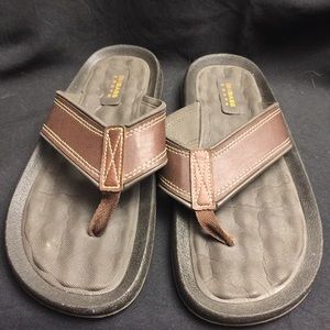 bass flip flops mens